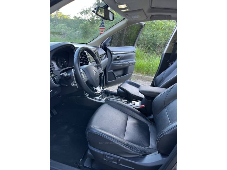 MITSUBISHI - OUTLANDER - 2017/2018 - Marrom - R$ 116.900,00