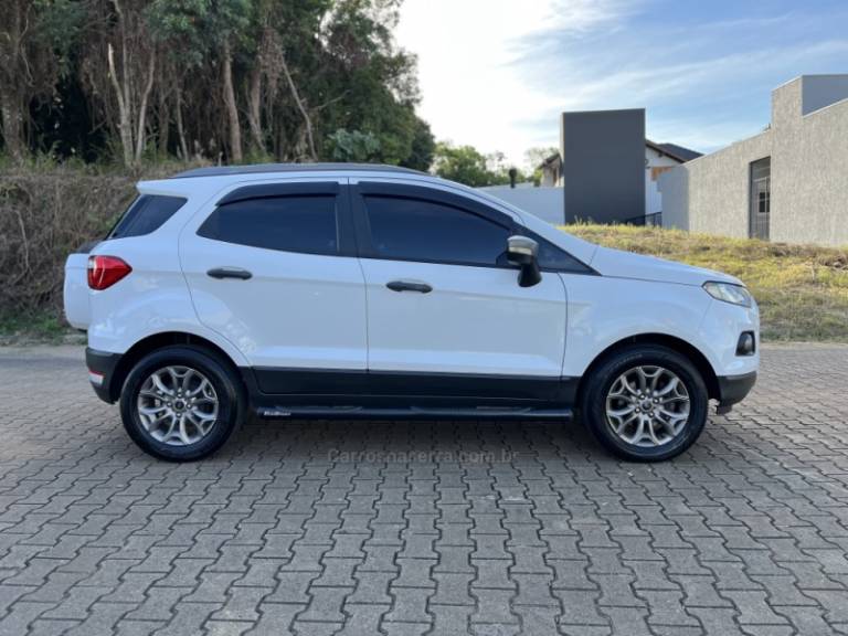 FORD - ECOSPORT - 2015/2016 - Branca - R$ 62.900,00