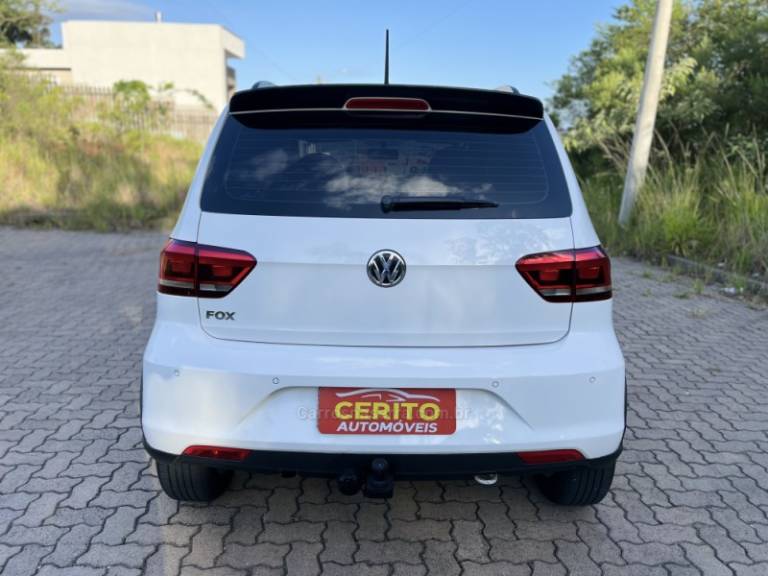 VOLKSWAGEN - FOX - 2015/2016 - Branca - R$ 55.900,00