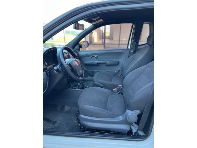 FIAT - STRADA - 2017/2018 - Branca - R$ 59.900,00