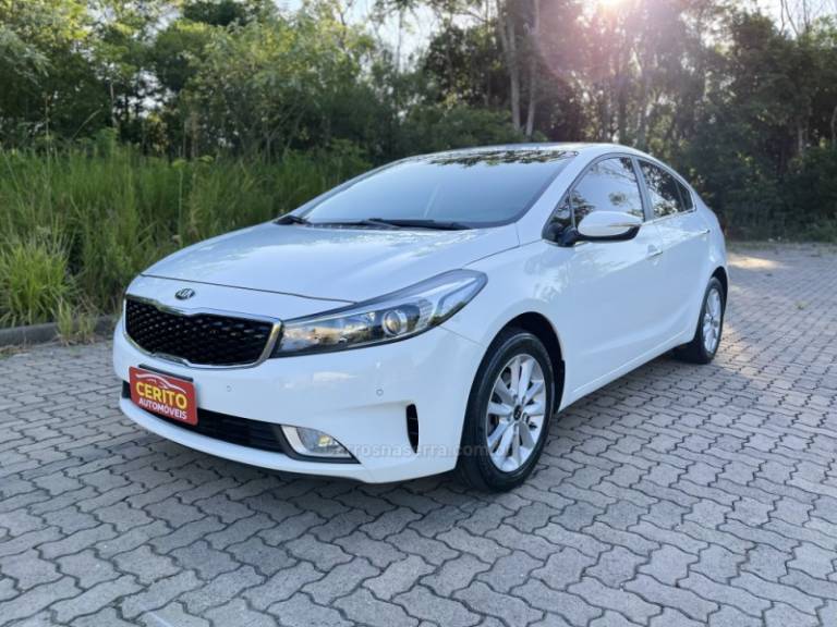 KIA MOTORS - CERATO - 2018/2018 - Branca - R$ 85.900,00