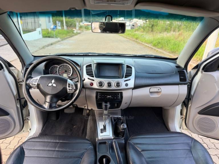 MITSUBISHI - L200 TRITON - 2015/2015 - Branca - R$ 129.900,00