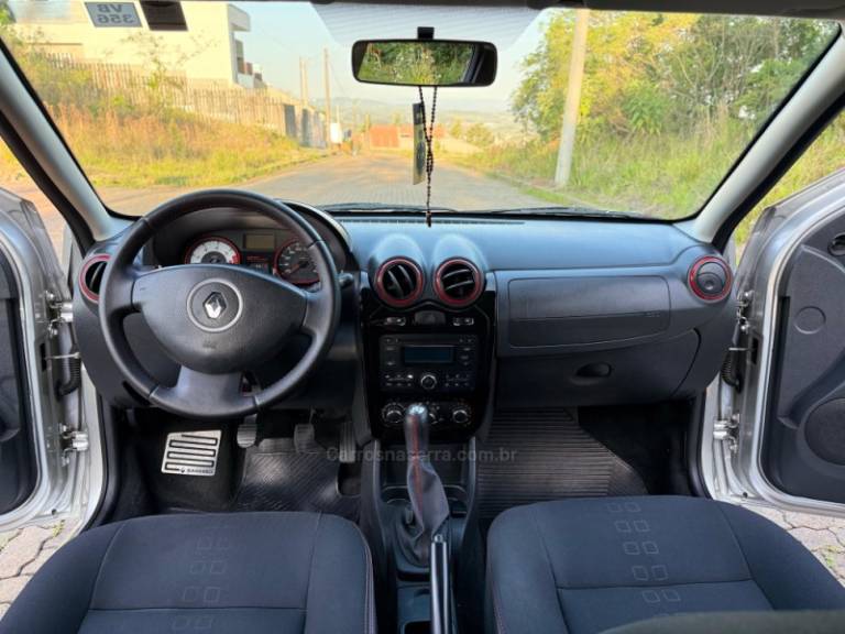 RENAULT - SANDERO - 2014/2014 - Prata - R$ 38.900,00