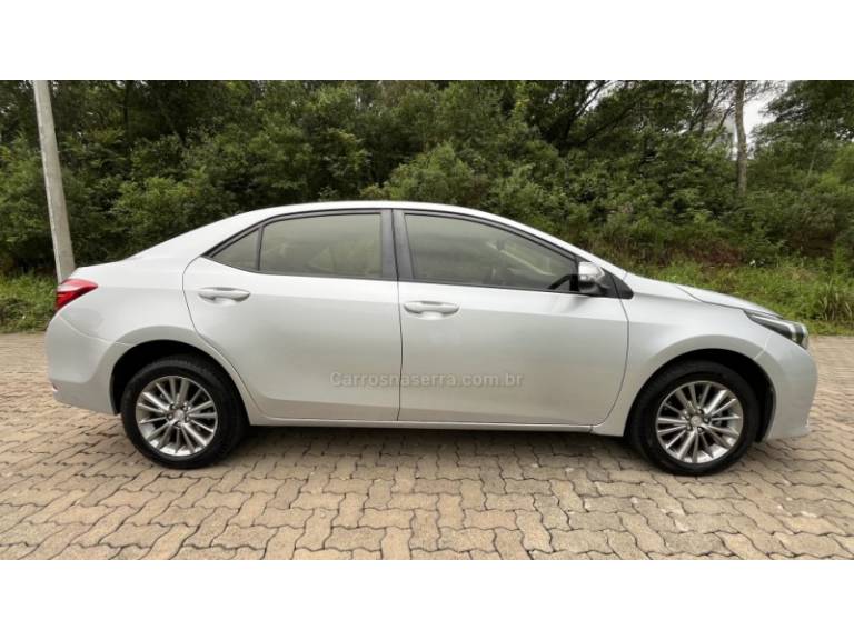 TOYOTA - COROLLA - 2016/2017 - Prata - R$ 93.900,00