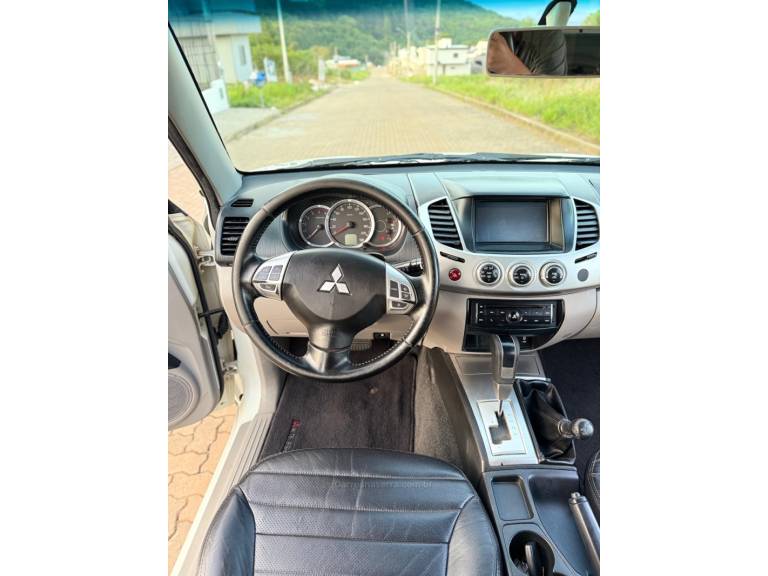 MITSUBISHI - L200 TRITON - 2015/2015 - Branca - R$ 129.900,00