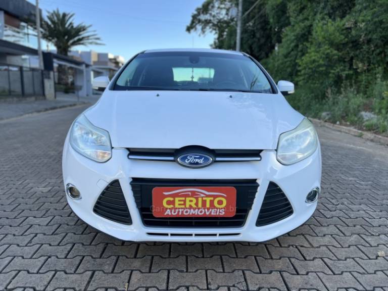 FORD - FOCUS - 2014/2015 - Branca - R$ 55.900,00
