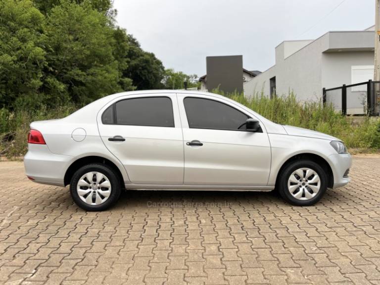 VOLKSWAGEN - VOYAGE - 2014/2015 - Prata - R$ 46.900,00