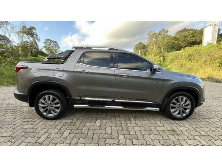 FIAT - TORO - 2020/2021 - Cinza - R$ 136.900,00