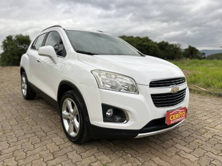 CHEVROLET - TRACKER - 2015/2015 - Branca - R$ 75.900,00