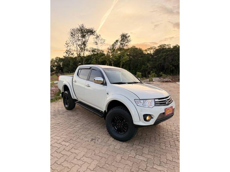 MITSUBISHI - L200 TRITON - 2015/2015 - Branca - R$ 129.900,00