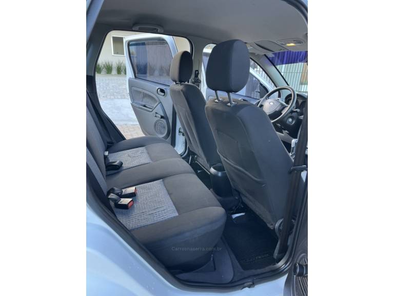 FORD - FIESTA - 2013/2014 - Branca - R$ 37.900,00