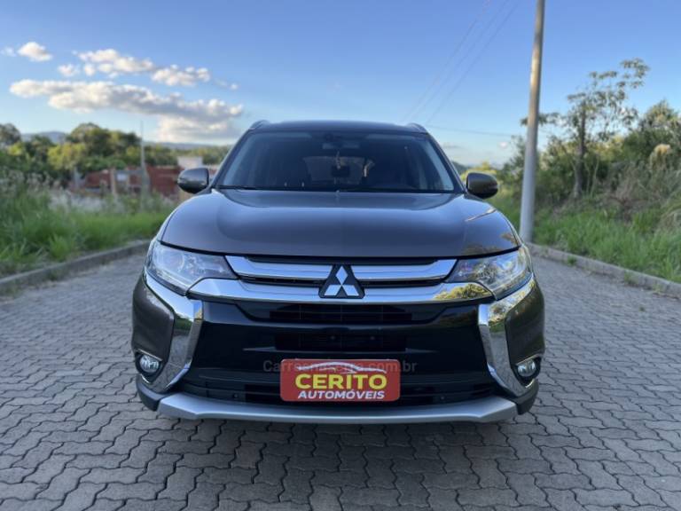 MITSUBISHI - OUTLANDER - 2017/2018 - Marrom - R$ 116.900,00