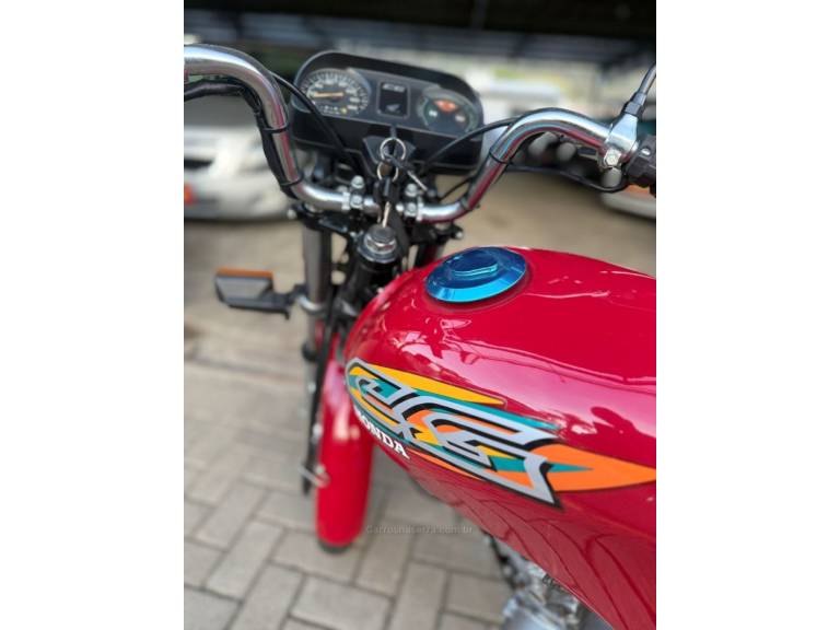 HONDA - CG 125 - 1999/1999 - Vermelha - R$ 15.900,00