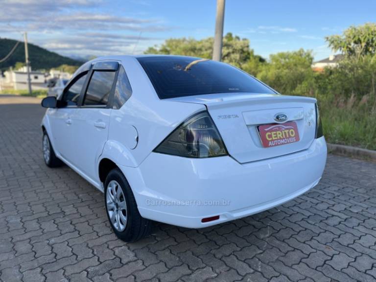 FORD - FIESTA - 2013/2014 - Branca - R$ 37.900,00
