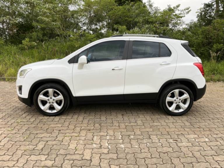 CHEVROLET - TRACKER - 2015/2015 - Branca - R$ 75.900,00