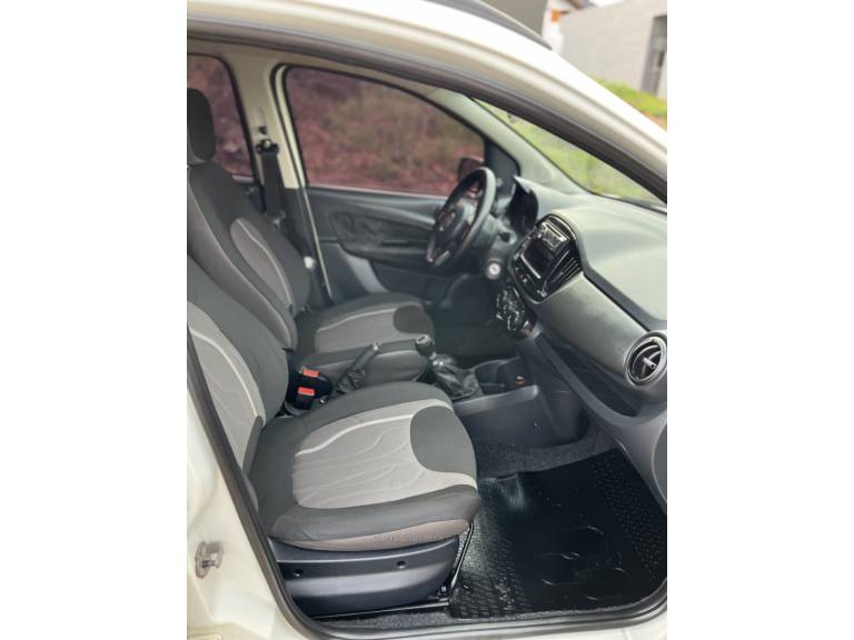 FIAT - UNO - 2015/2015 - Branca - R$ 44.900,00