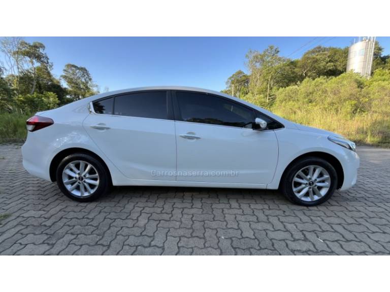 KIA MOTORS - CERATO - 2018/2018 - Branca - R$ 85.900,00