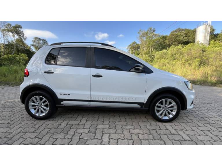 VOLKSWAGEN - FOX - 2015/2016 - Branca - R$ 55.900,00