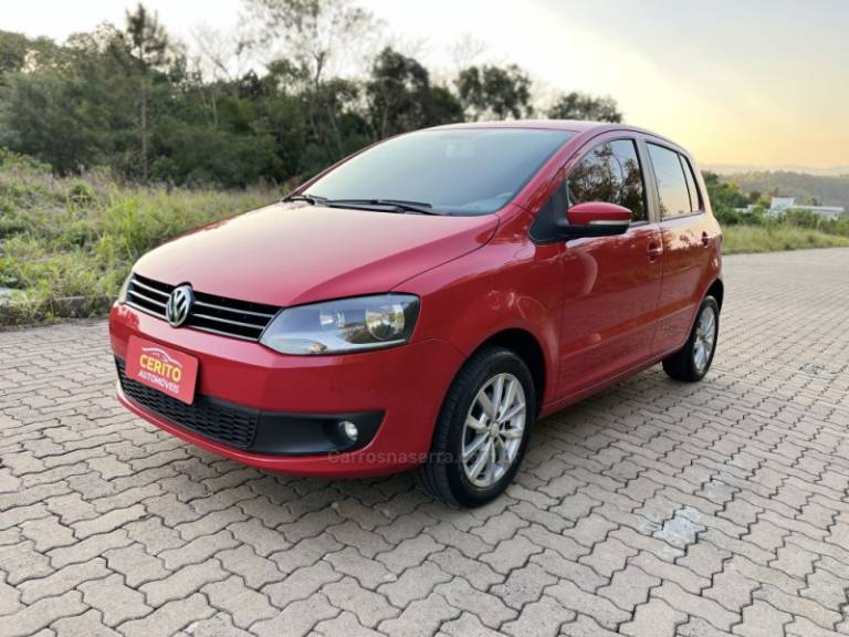 VOLKSWAGEN - FOX - 2013/2014 - Vermelha - R$ 45.900,00