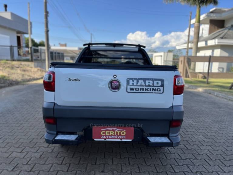 FIAT - STRADA - 2017/2018 - Branca - R$ 59.900,00