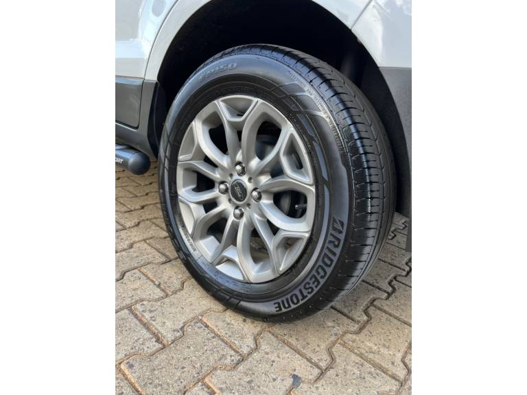 FORD - ECOSPORT - 2015/2016 - Branca - R$ 62.900,00