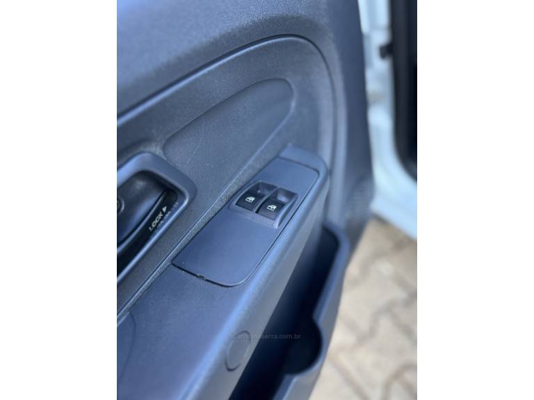 FIAT - STRADA - 2017/2018 - Branca - R$ 59.900,00