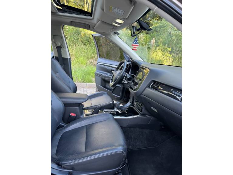 MITSUBISHI - OUTLANDER - 2017/2018 - Marrom - R$ 116.900,00