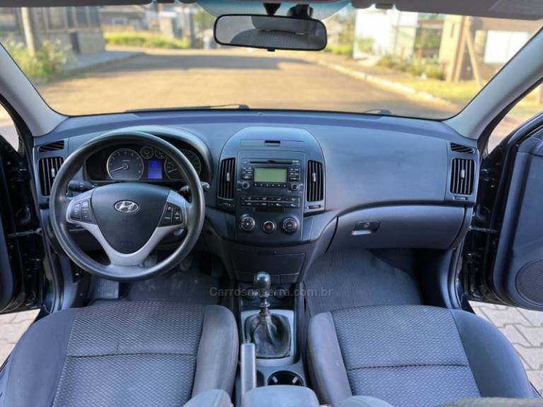 HYUNDAI - I30 - 2011/2011 - Preta - R$ 45.900,00
