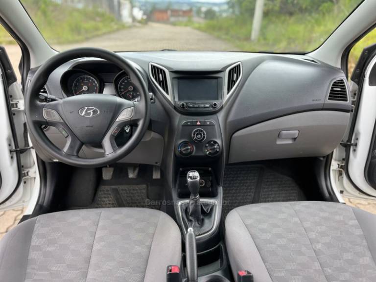 HYUNDAI - HB20S - 2018/2019 - Branca - R$ 68.900,00