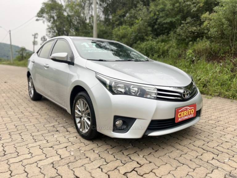 TOYOTA - COROLLA - 2016/2017 - Prata - R$ 93.900,00