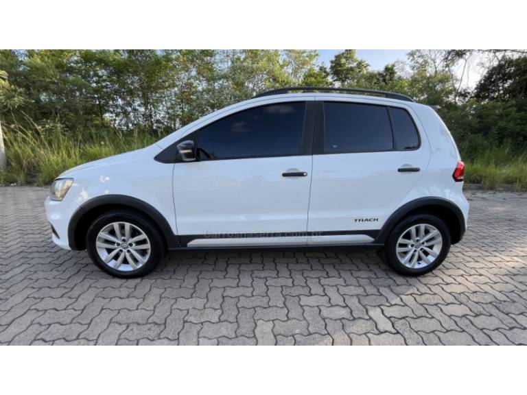 VOLKSWAGEN - FOX - 2015/2016 - Branca - R$ 55.900,00