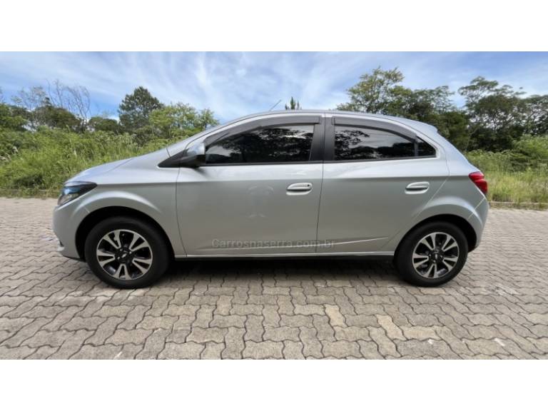 CHEVROLET - ONIX - 2015/2015 - Prata - R$ 54.900,00