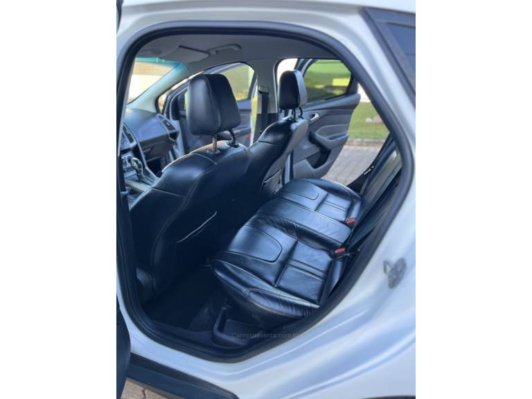 FORD - FOCUS - 2014/2015 - Branca - R$ 55.900,00