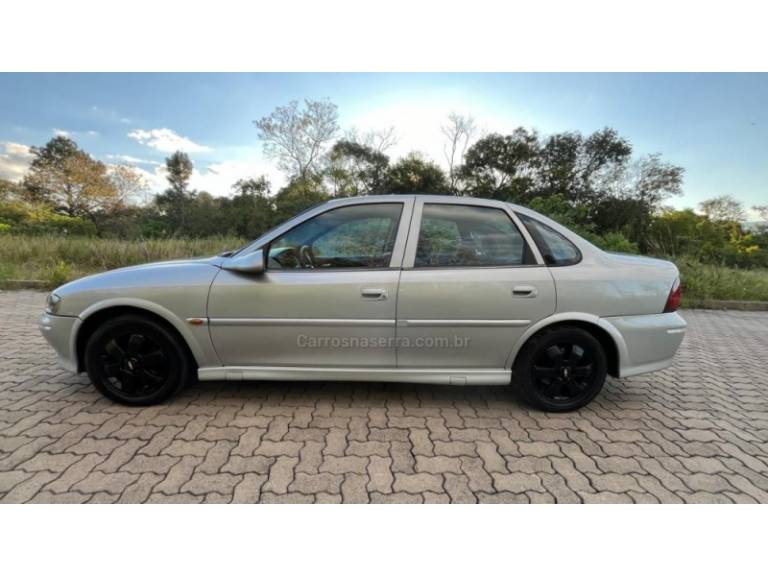 CHEVROLET - VECTRA - 2000/2000 - Prata - R$ 21.900,00