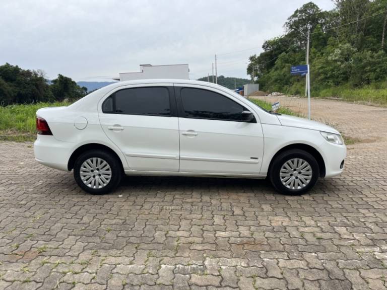 VOLKSWAGEN - VOYAGE - 2008/2009 - Branca - R$ 34.900,00