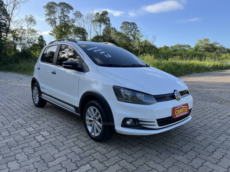 VOLKSWAGEN - FOX - 2015/2016 - Branca - R$ 55.900,00