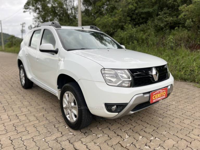 RENAULT - DUSTER - 2017/2017 - Branca - R$ 69.900,00