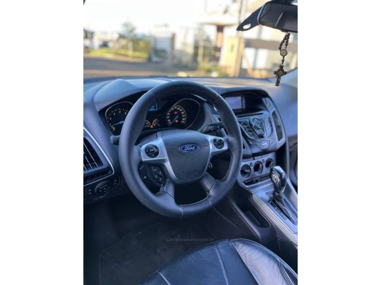 FORD - FOCUS - 2014/2015 - Branca - R$ 55.900,00