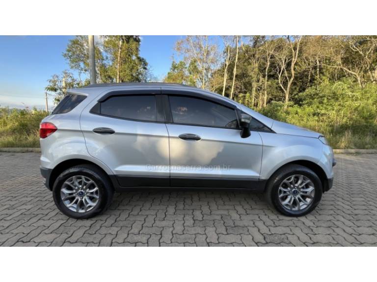 FORD - ECOSPORT - 2015/2016 - Prata - R$ 63.900,00