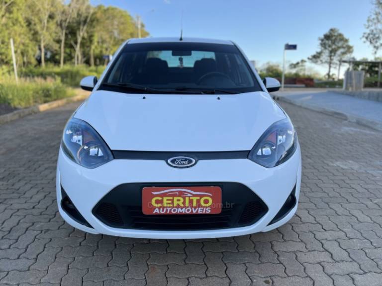 FORD - FIESTA - 2013/2014 - Branca - R$ 37.900,00