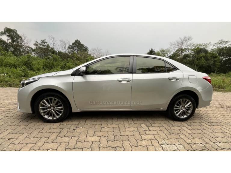 TOYOTA - COROLLA - 2016/2017 - Prata - R$ 93.900,00