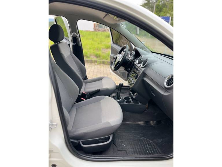 VOLKSWAGEN - VOYAGE - 2008/2009 - Branca - R$ 34.900,00