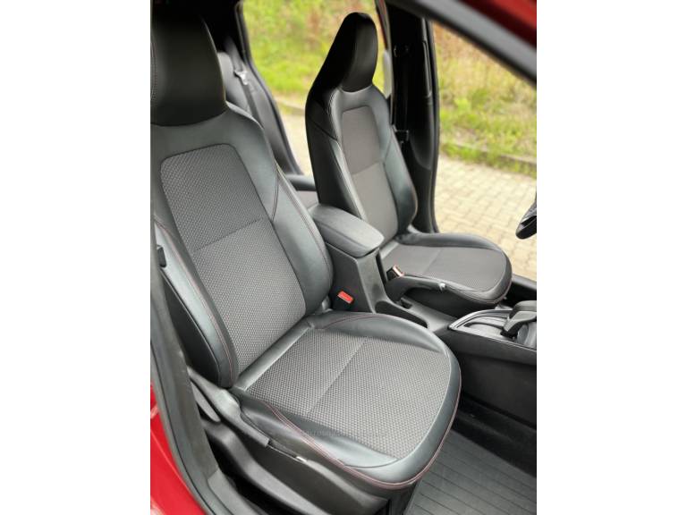 CHEVROLET - ONIX - 2021/2021 - Vermelha - R$ 79.900,00