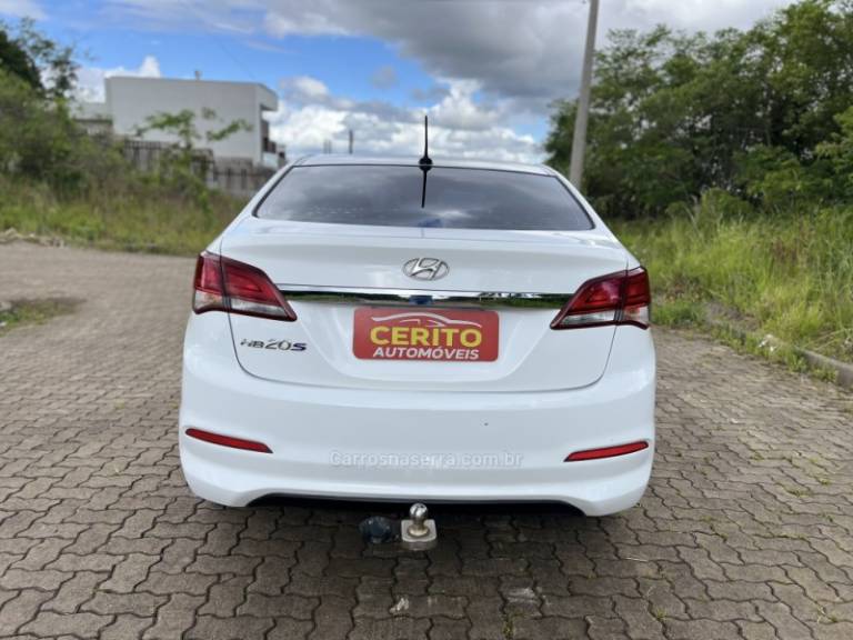 HYUNDAI - HB20S - 2018/2019 - Branca - R$ 68.900,00