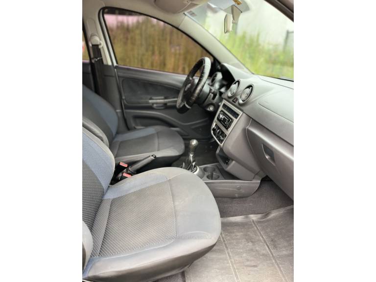 VOLKSWAGEN - VOYAGE - 2014/2015 - Prata - R$ 46.900,00