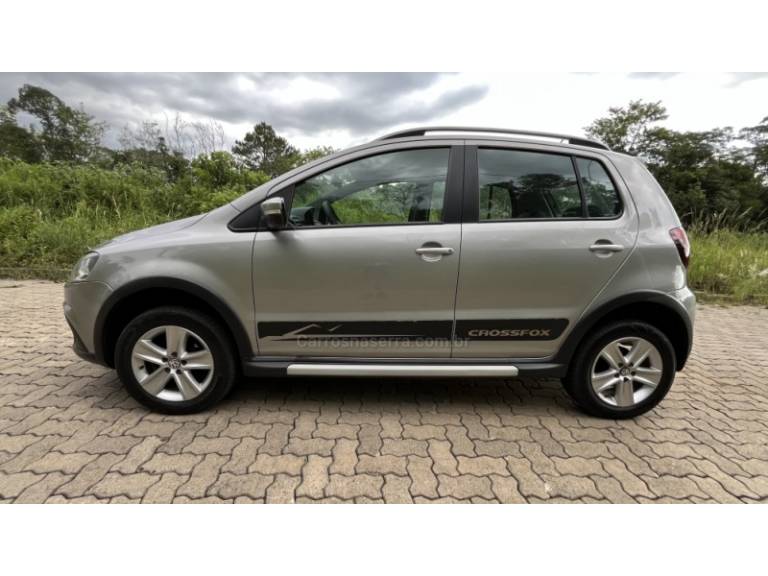 VOLKSWAGEN - CROSSFOX - 2011/2010 - Cinza - R$ 44.900,00