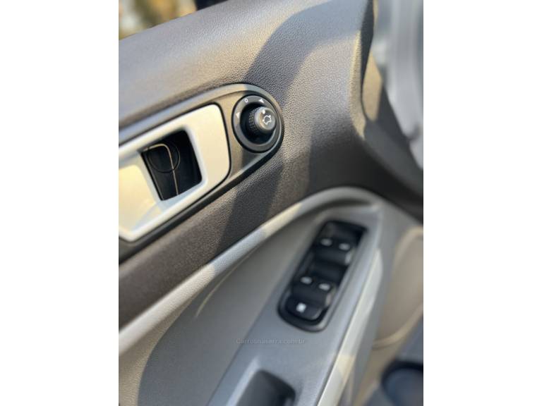 FORD - ECOSPORT - 2015/2016 - Prata - R$ 63.900,00