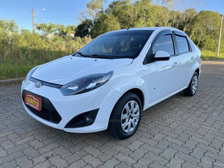 FORD - FIESTA - 2013/2014 - Branca - R$ 37.900,00