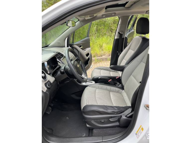 CHEVROLET - TRACKER - 2015/2015 - Branca - R$ 75.900,00