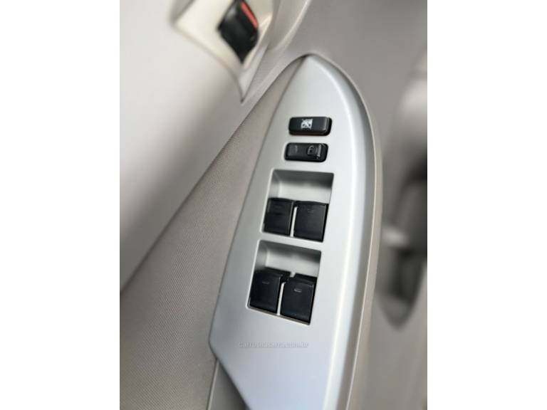 TOYOTA - COROLLA - 2011/2012 - Branca - Sob Consulta